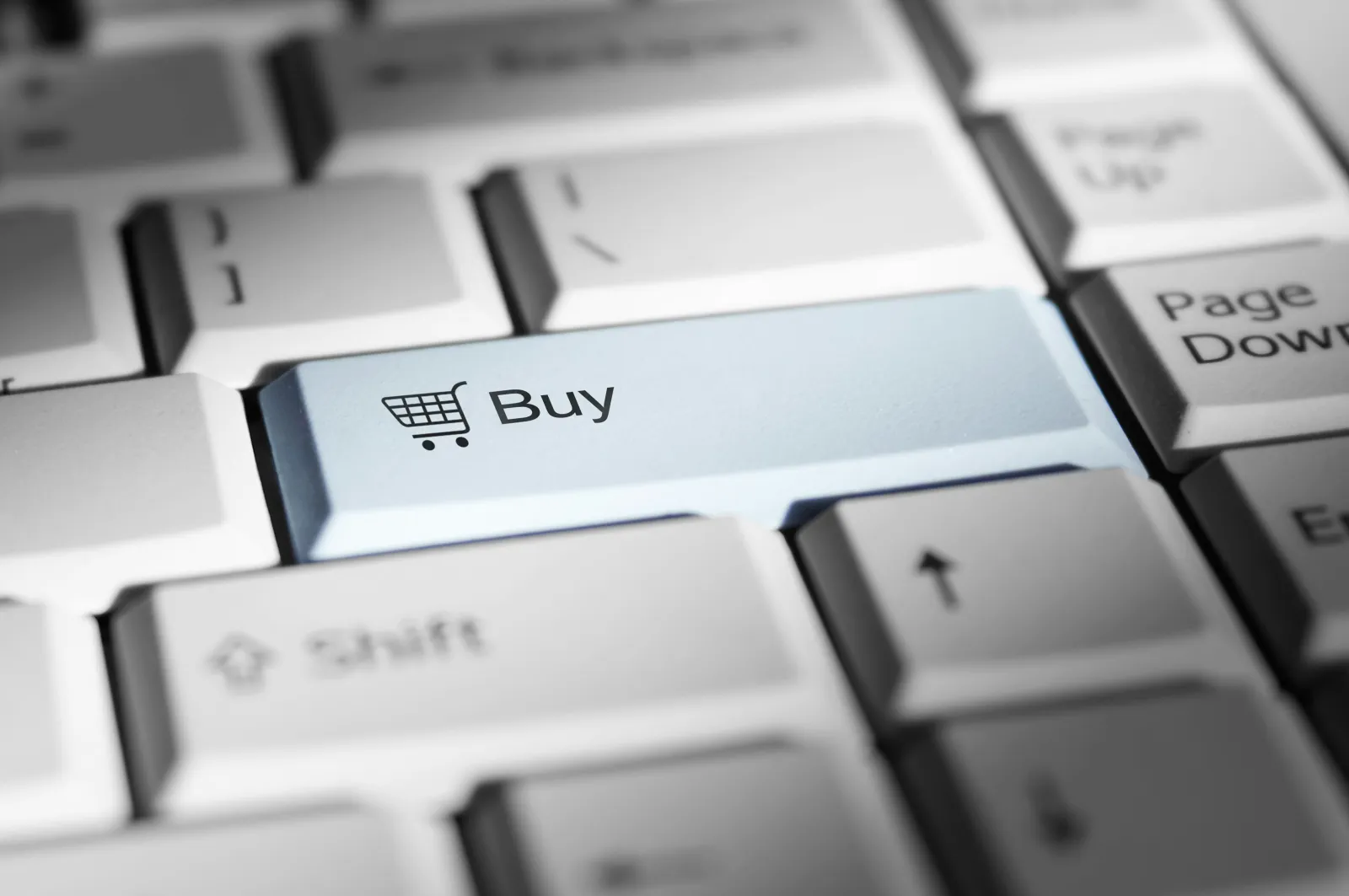 Barrierefreiheits-Audit-Dashboard für einen Onlineshop mit WCAG-Ergebnissen für Checkout und Produktseiten